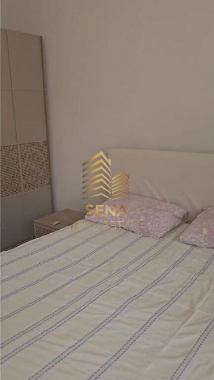 Qira, Hyrje Private 1+1, Zogu i Zi, 400 Euro