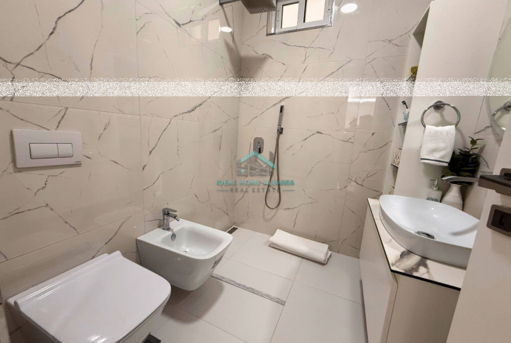 Lungomare,Vlore- Shitet apartament 1+1 (ME PAMJE NGA DETI)