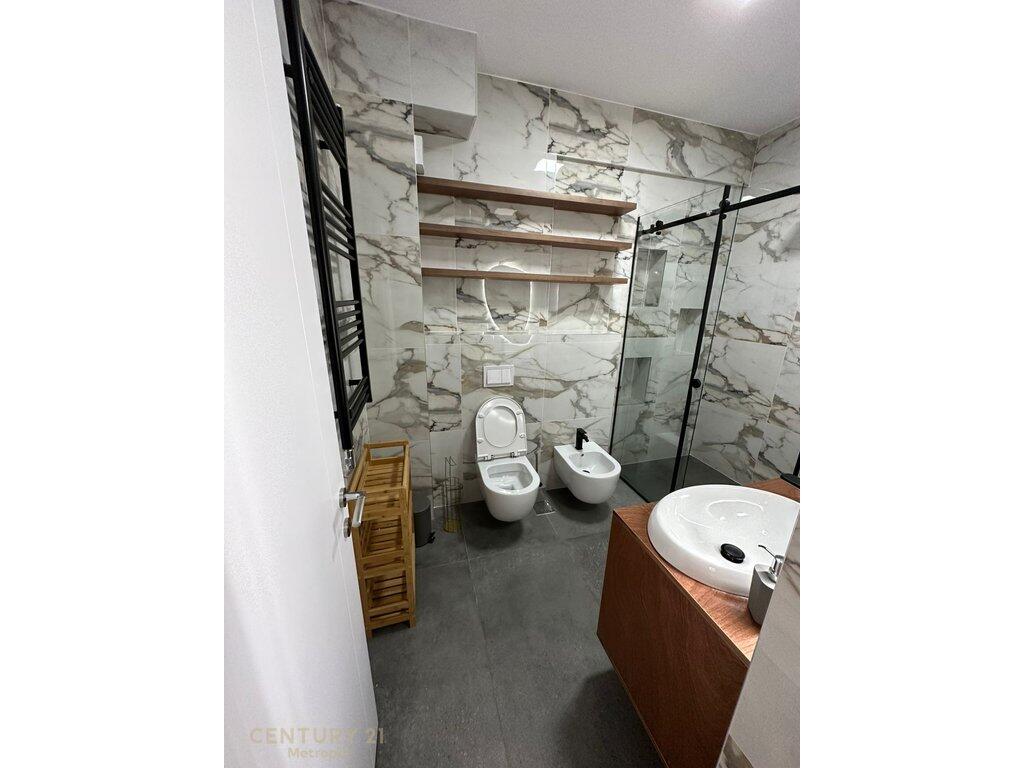 🏡 Jepet me Qira Apartament Modern 2+1+2 – Kompleksi FZ, Liqeni i Thatë