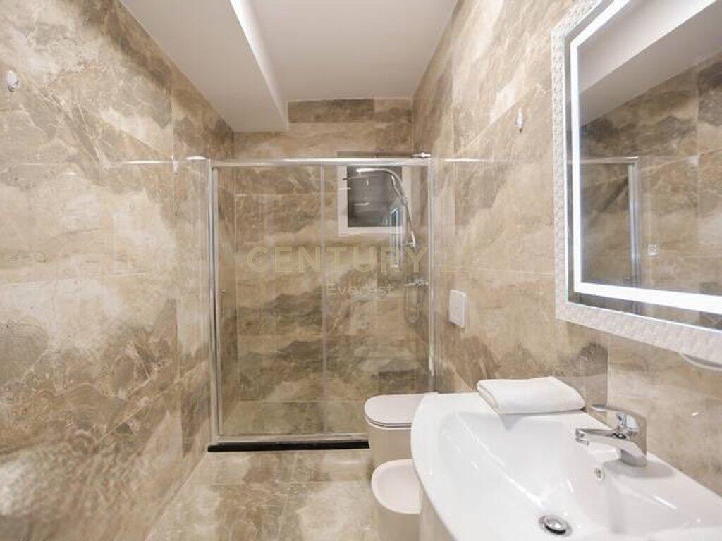 Jepet me Qira Apartament 2+1 te sheshi Wilson!