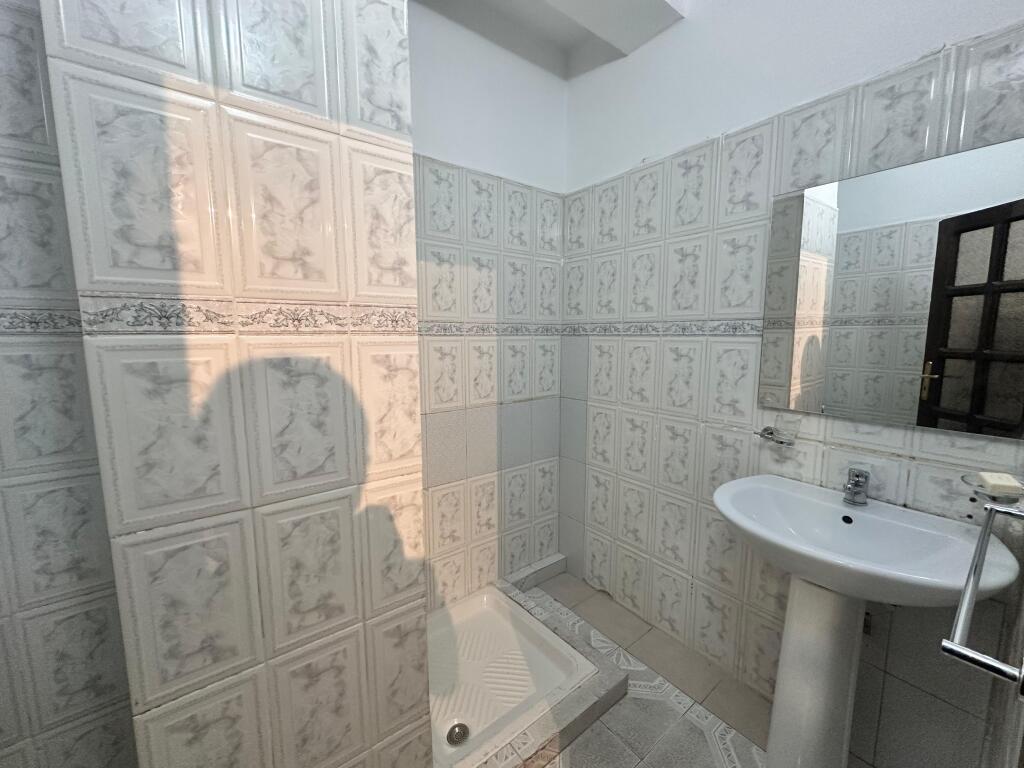 Ambient për zyra me qira – pranë Spitalit Gjerman