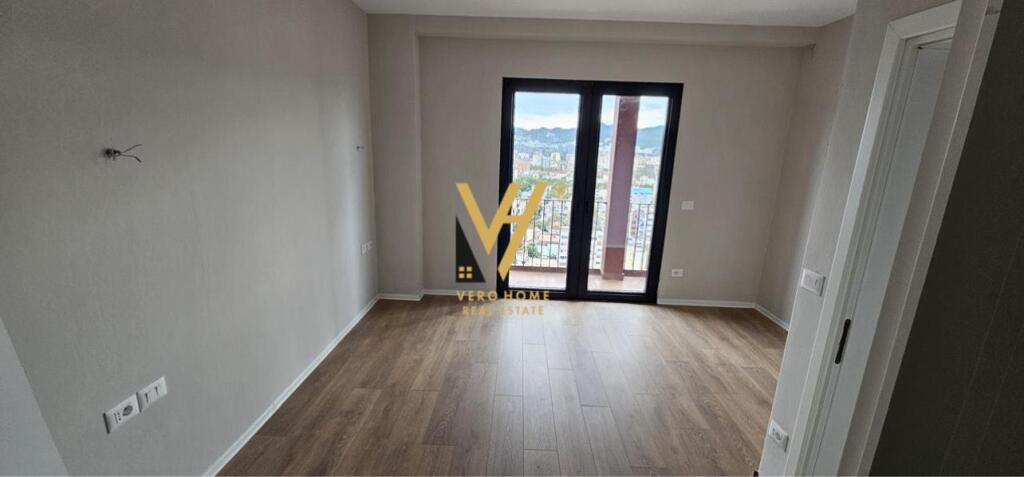 JEPET ZYRE 160 M2 ME QERA TE GARDEN BUILDING, RR.KAVAJES 2.400 EURO