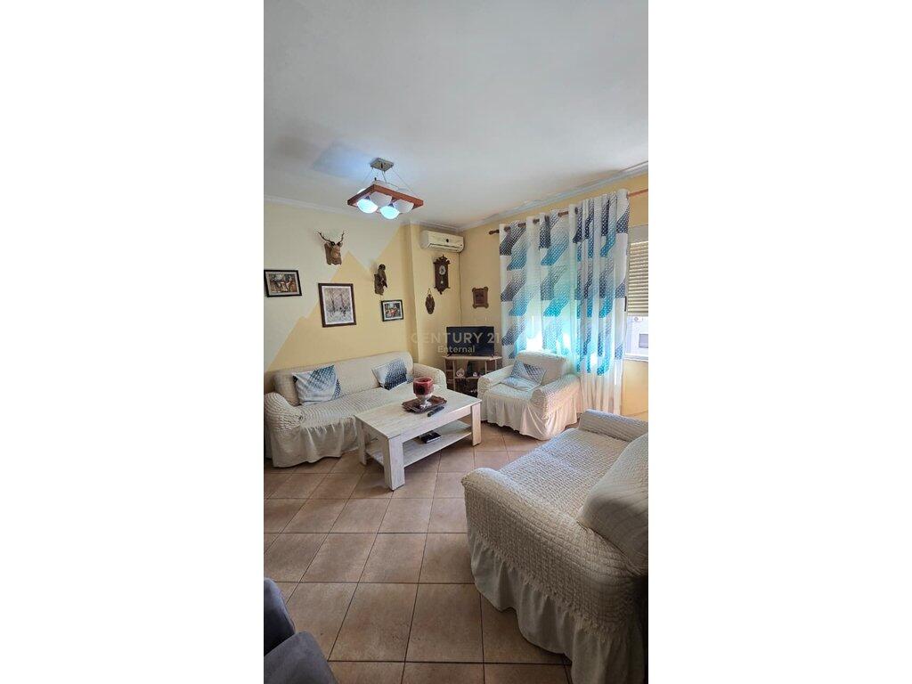 🏠 Shitet Apartament 1+1 – Zona e Brrylit, Tiranë