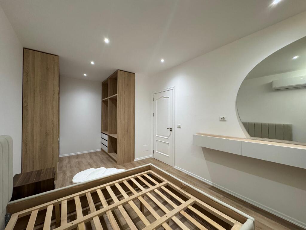 Shitet apartament 1+1 lluks ne Qender.