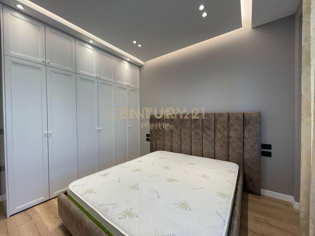 Apartament 1+1 me qira – pranë nënkalimit, Komuna e Parisit, Tiranë