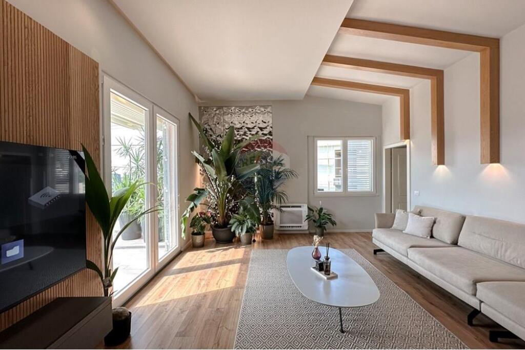 Luxury Penthouse for Sale at Dry Lake!