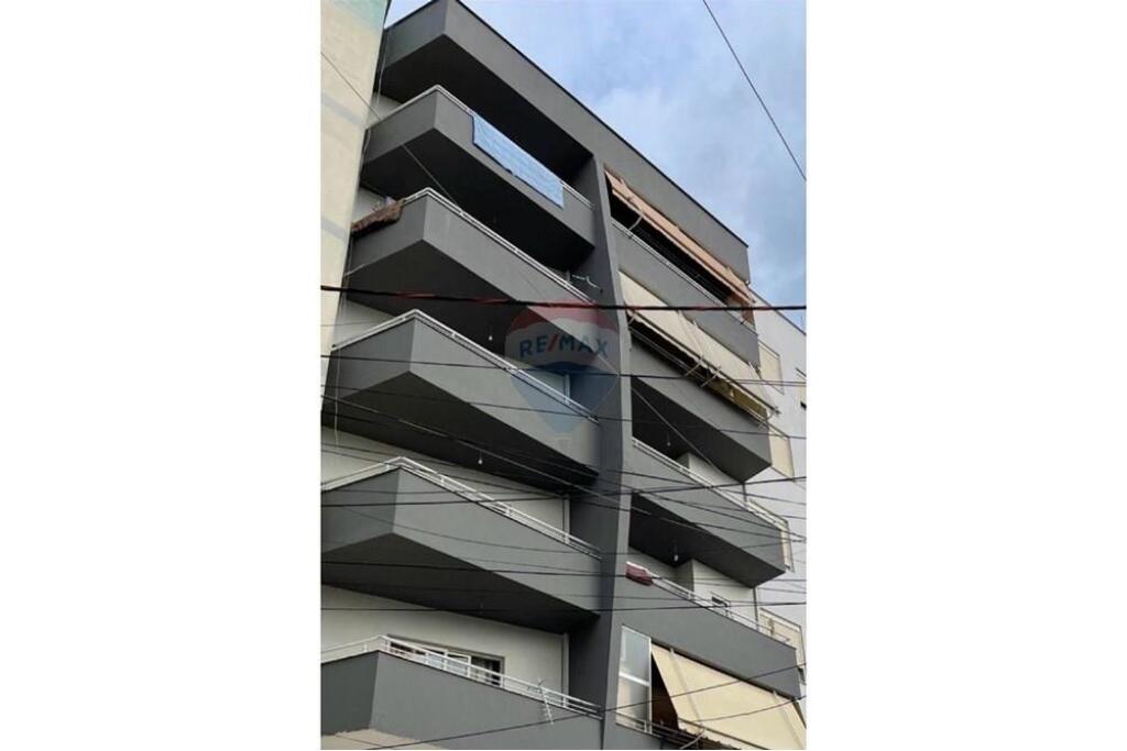 Apartament 3+1+2 Ne Shitje tek Fresku !