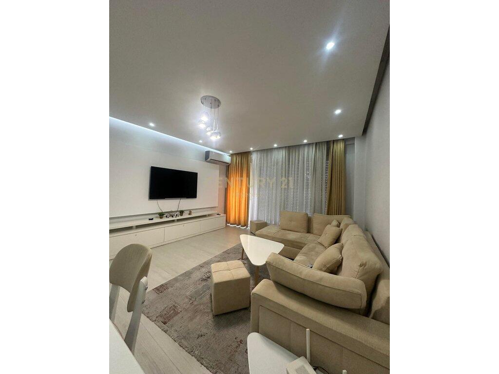 Jepet me qira apartament 2+1+2 në Astir !