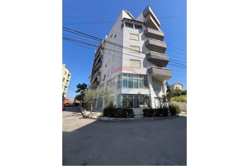 Apartament 3+1+2 Ne Shitje tek Fresku !
