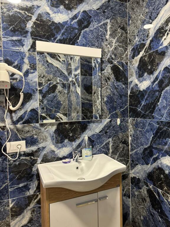 Eskluzive,shitet apartament 1+1 ne Golem prane "Mak Albania" vetem 2 minuta larg detit.