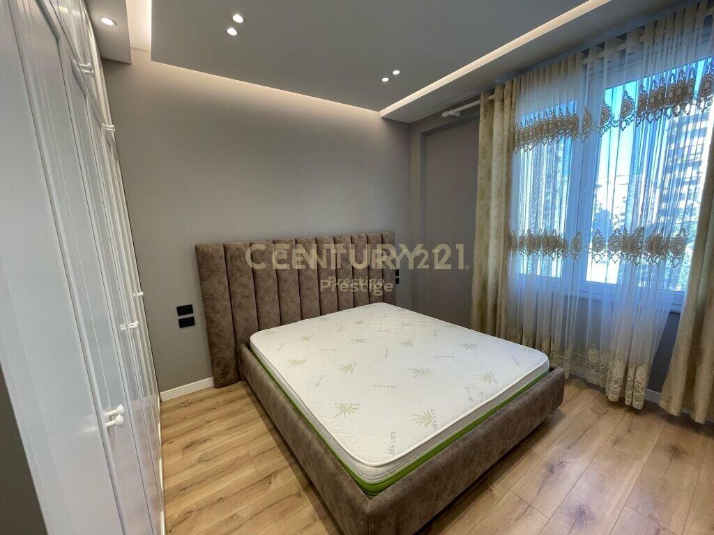 Apartament 1+1 me qira – pranë nënkalimit, Komuna e Parisit, Tiranë