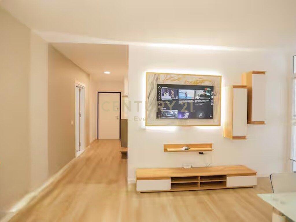 Jepet me Qira Apartament 2+1 te sheshi Wilson!
