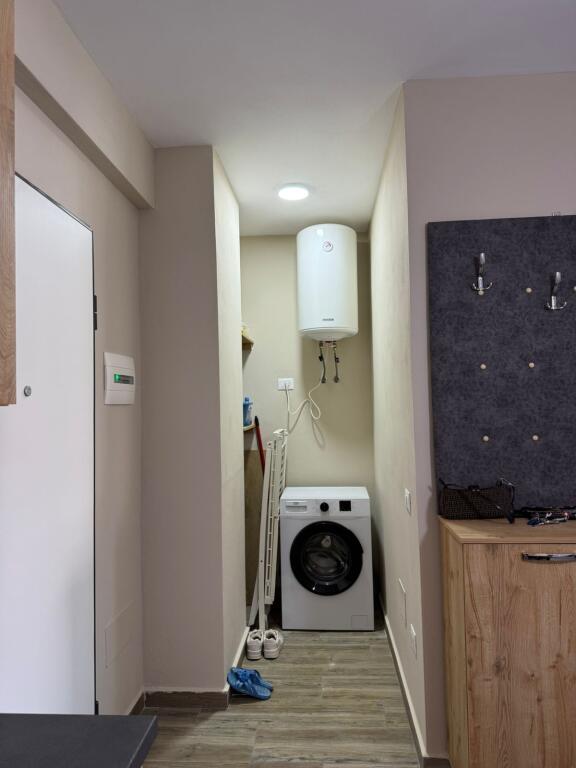 Eskluzive,shitet apartament 1+1 ne Golem prane "Mak Albania" vetem 2 minuta larg detit.