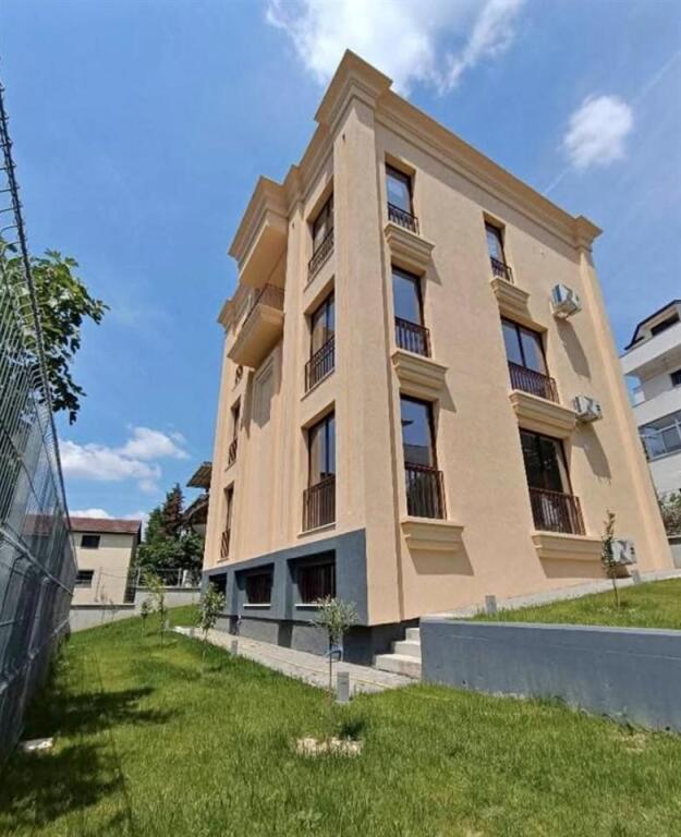 🏡 Villa in Affitto in Via Elbasan