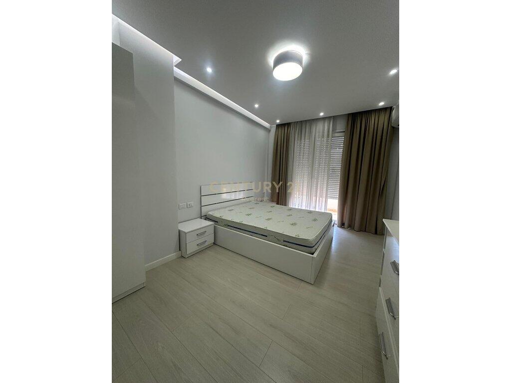 Jepet me qira apartament 2+1+2 në Astir !