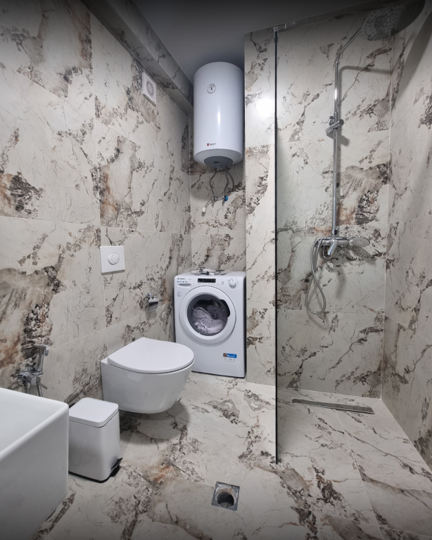 🏡 APARTAMENT 1+1 PËR QIRA 📍 Ish parku autobuzave, Ish Kontakti.  ✨ Super lokacion! 🏢 Pallat i ri me ashensor
