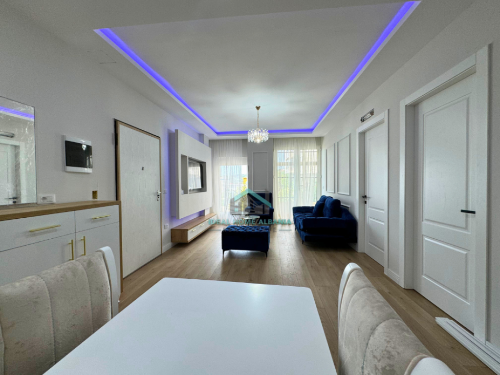 Uje i Ftohte,Vlore-Shitet apartament 2+1 (ME PAMJE NGA DETI)