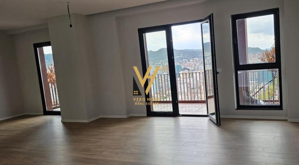JEPET ZYRE 160 M2 ME QERA TE GARDEN BUILDING, RR.KAVAJES 2.400 EURO