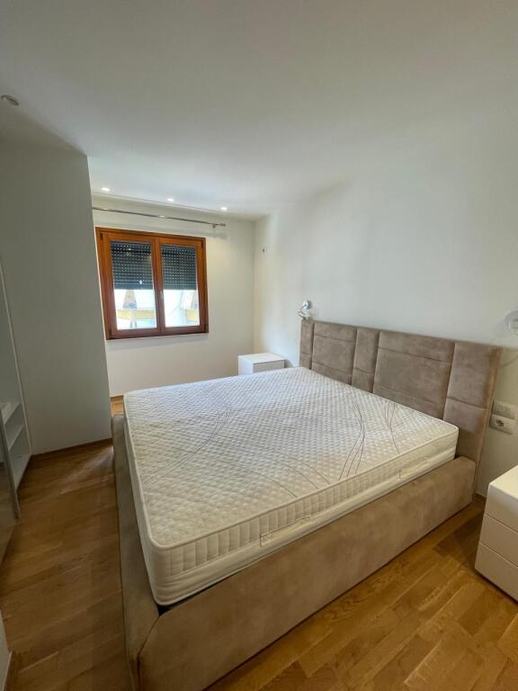 Rent Liqeni / Eduard Mano / 2+1+2+Parking