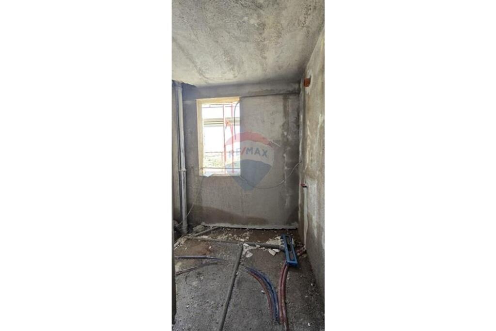 Shitet apartament (2+1), Teg (Mjull Bathore)
