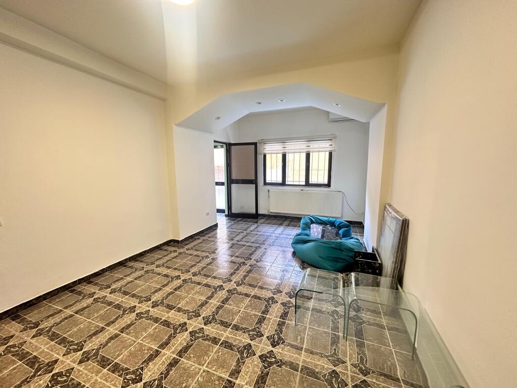 Ambient për zyra me qira – pranë Spitalit Gjerman