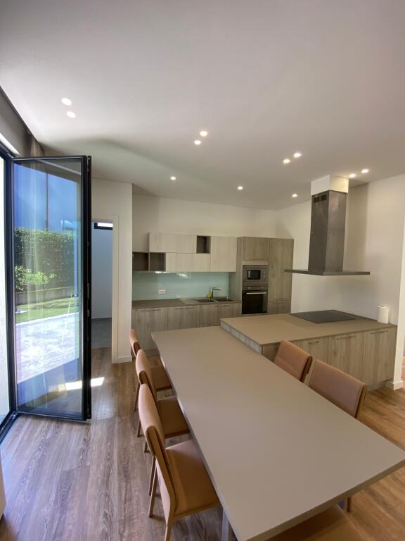 📣 Villa Individuale in Vendita 🏡 📍 TEG, Tirana – zona elite e tranquilla💰 Prezzo:1,300,000 Euro