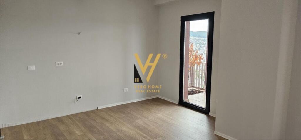 JEPET ZYRE 160 M2 ME QERA TE GARDEN BUILDING, RR.KAVAJES 2.400 EURO