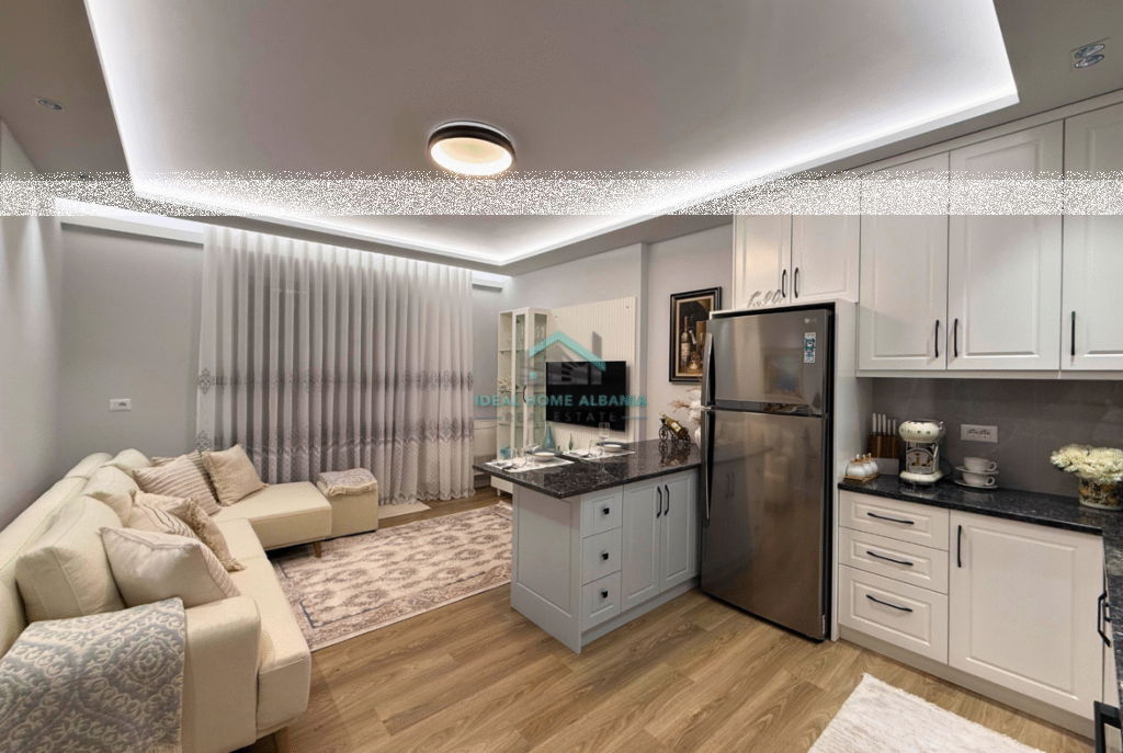Lungomare,Vlore- Shitet apartament 1+1 (ME PAMJE NGA DETI)