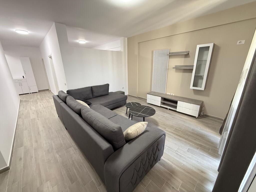 📢 Affittasi – Appartamento 1+1 📍 Via Ndre Mjeda, vicino al Parco – complesso star Prezzo: 500 €/mese  📱