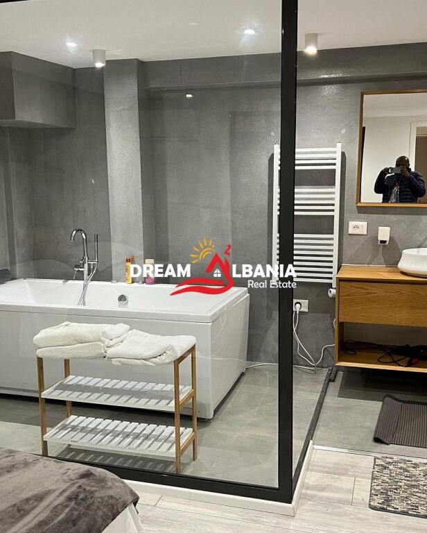 Jepet me qera duplex tek rruga e Kavajes prane Xhamise Dine Hoxha (ID 42214939)