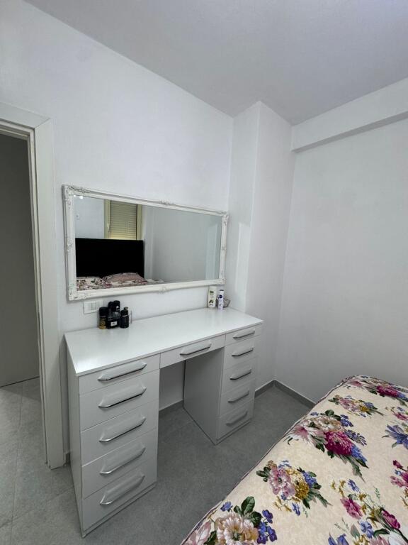 📢 Jepet me Qira – Apartament 2+1 📍 Shkozë, Kompleksi Tom Doshi    💶 Çmimi: 400 €/muaj (pa diskutueshem