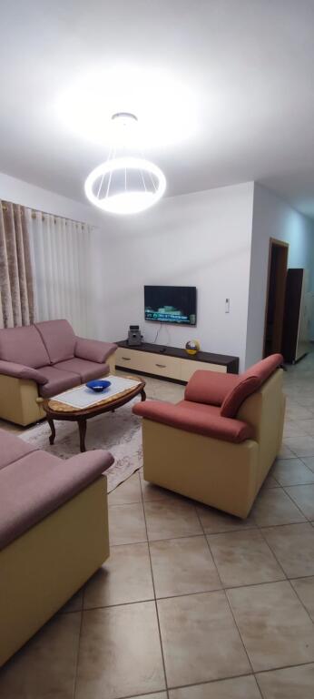 Jepet Me Qera Apartament 1+1+1 Ballkon