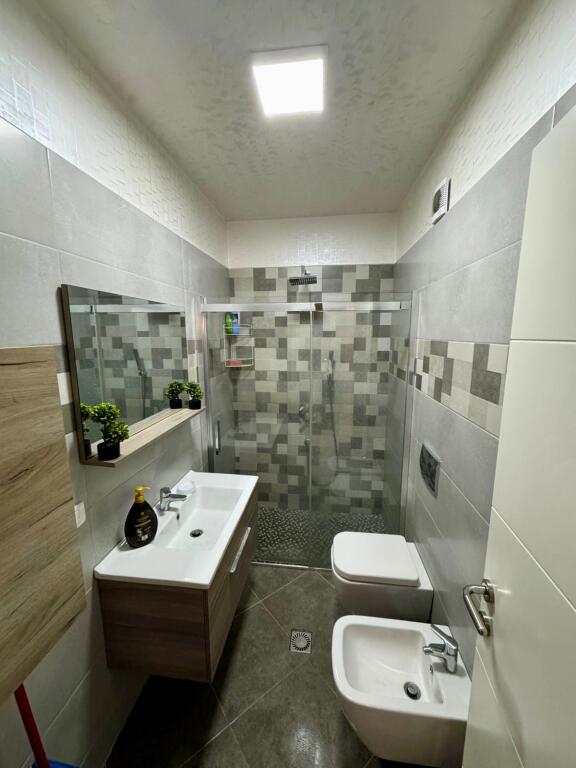 Jepet apartament 2+1 me qira prane qendres, Durres!