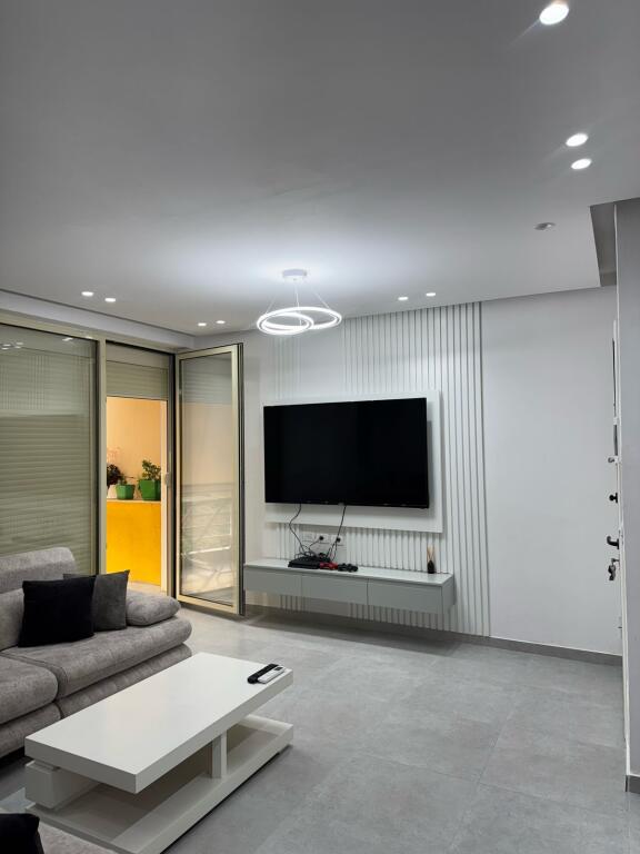Apartament 2+1 me qera ne Shkoze te Kompleksi i Tom Doshit!!