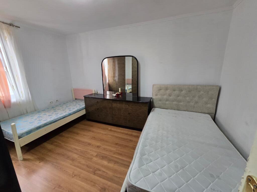 Jepet me qera Apartament 1+1 Rruga Qemal Stafa