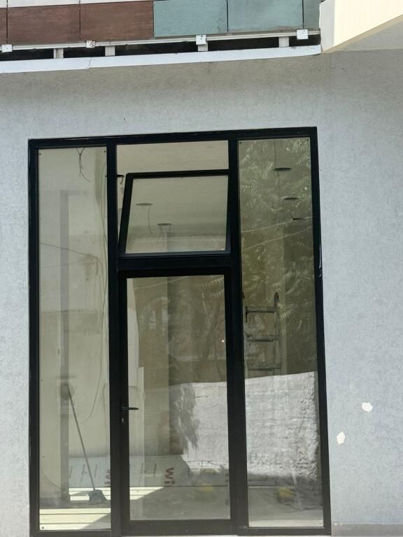 AMBIENTE COMMERCIALE IN AFFITTO 50M2 VIA DURRESIT 700 EURO