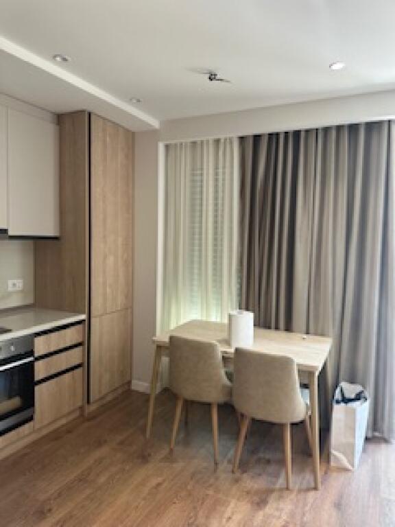 Garsoniere me qera te liqeni thate/500€ e sapo mobiluar