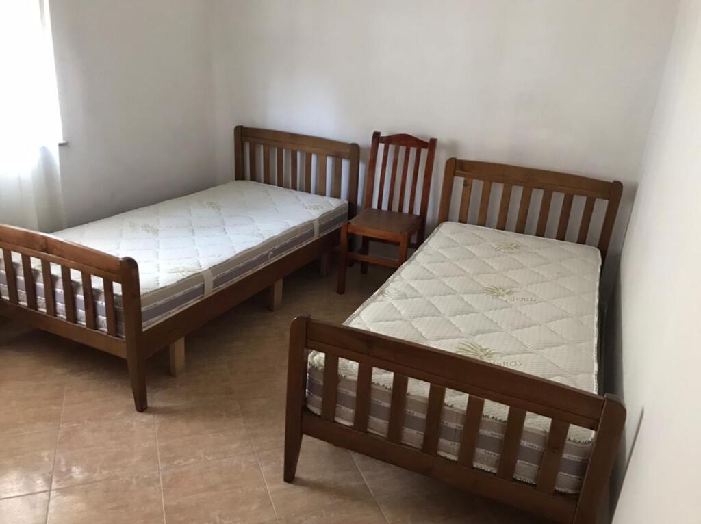 APARTAMENT 1+1. 35000 LEKE.MBAS FAKULETIT TE MJEKSIS.