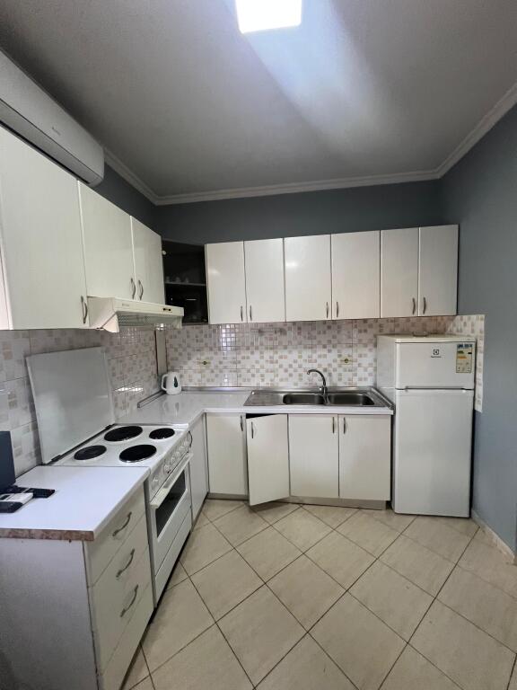 Apartament me qera 1+1