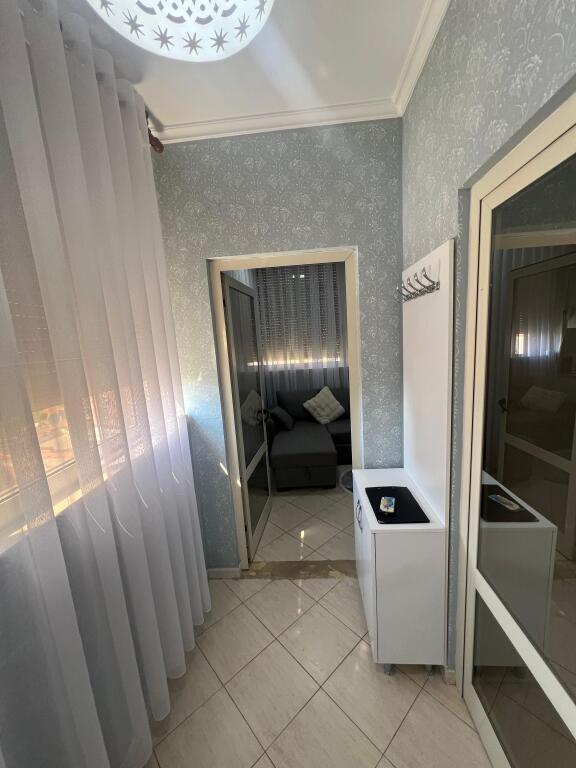 Apartament me qera 1+1