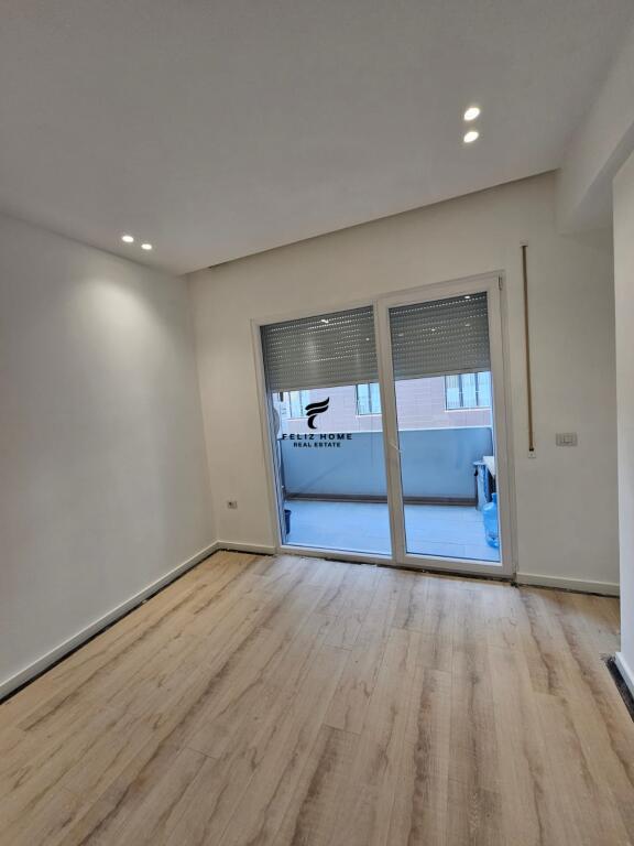 OFFICE FOR RENT 80 M2 DIBRA STREET 500 EURO