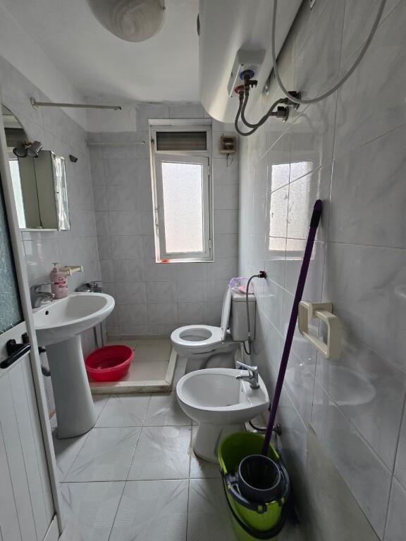 Jepet me qera Apartament 1+1 Rruga Qemal Stafa