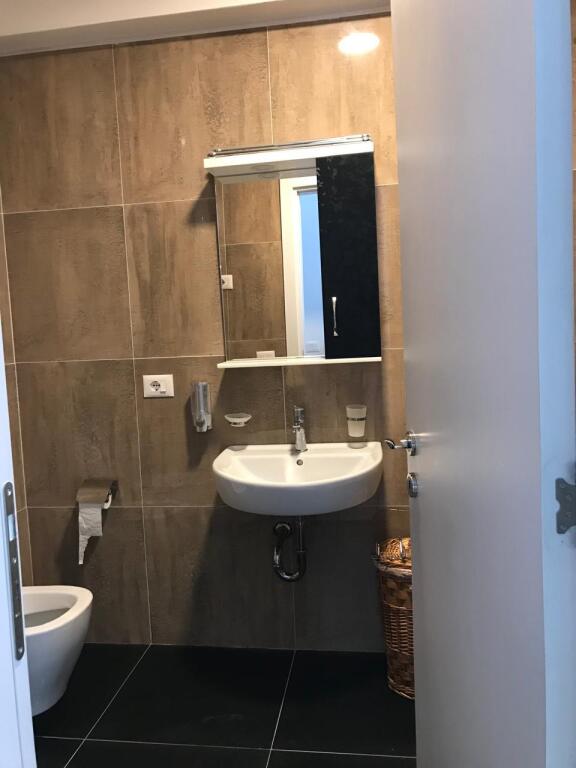 JEPET APARTAMENT 2+1+2 NE XHAMLLIK , RESIDENCA ZIRKON