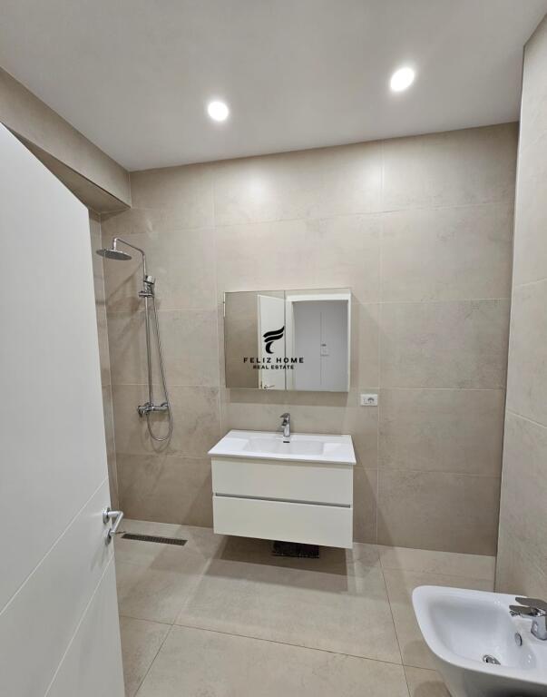 OFFICE FOR RENT 80 M2 DIBRA STREET 500 EURO