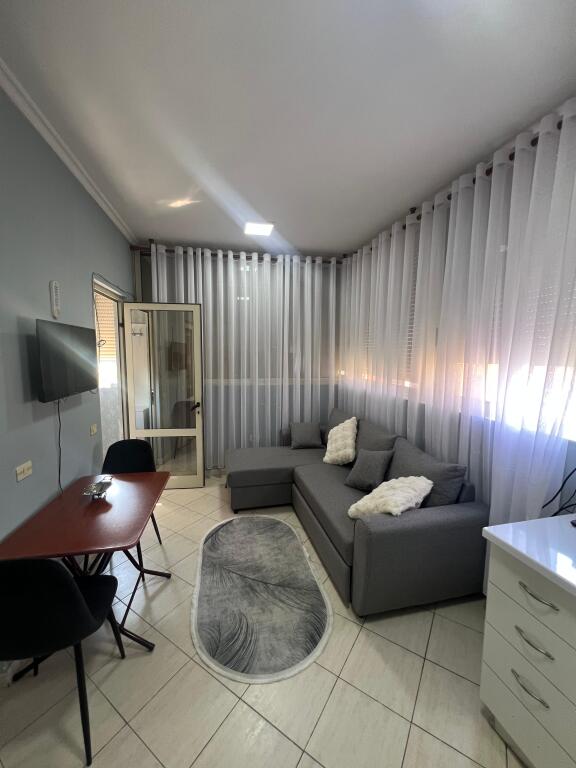 Apartament me qera 1+1