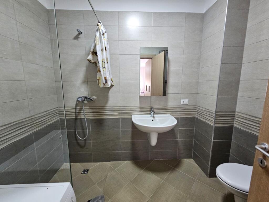 Apartament 2+1 per qera tek Rruga e Dibres!