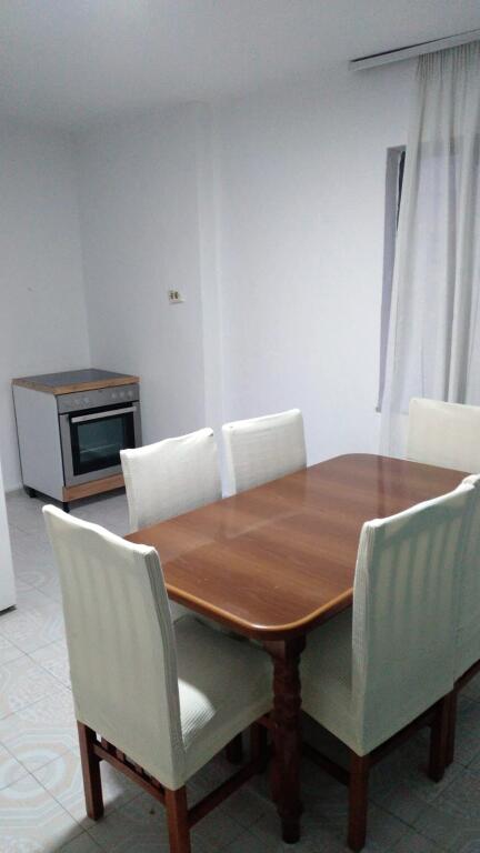 Prane Shkolles 9-vjecare“Vasil Shanto“jepet me qera apartament1+1,i mobiluar.  50,000Leke