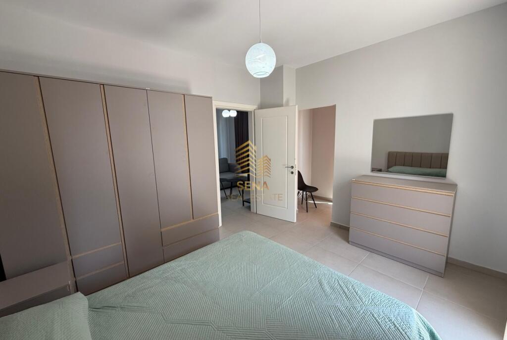 Qira, Apartament 1+1+blk, Kinostudio, 400 ALL/muaj