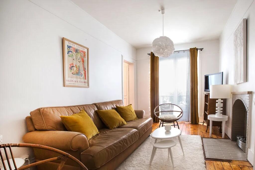 Apartament Me Qera 1+1 ne Bllok (ID B211371) Tirane.