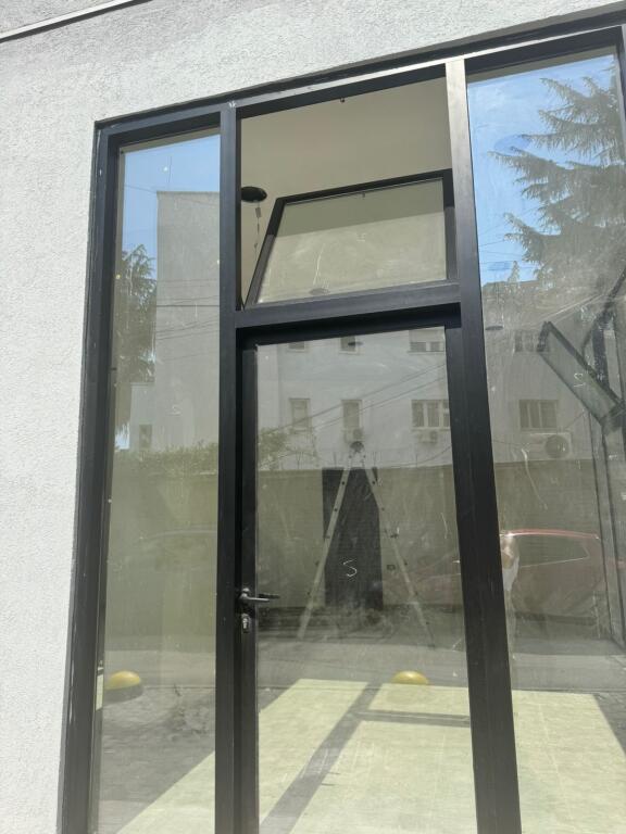 AMBIENTE COMMERCIALE IN AFFITTO 50M2 VIA DURRESIT 700 EURO
